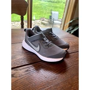 Kids Nike Revolution 5, Size 11.5c, Grey/White